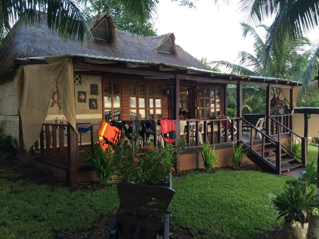 Coras'S Place Бакалар Екстериор снимка